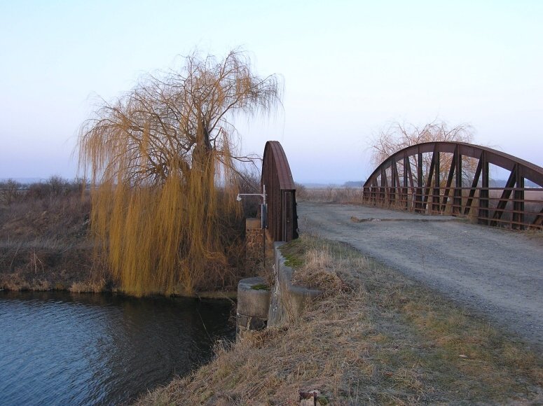 008 Most v Zelčíně se smuteční vrbou 29.12.2007