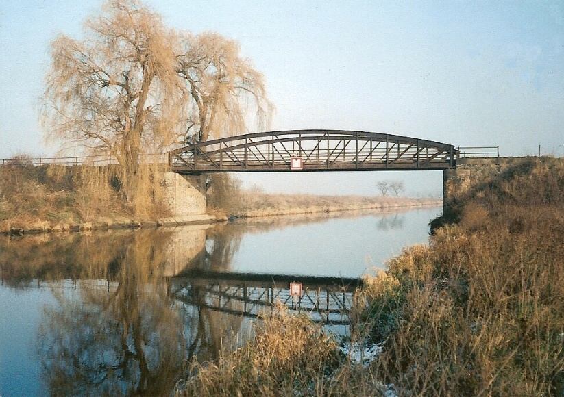 055 Most před Zelčínem a smuteční vrba  z doby minulé