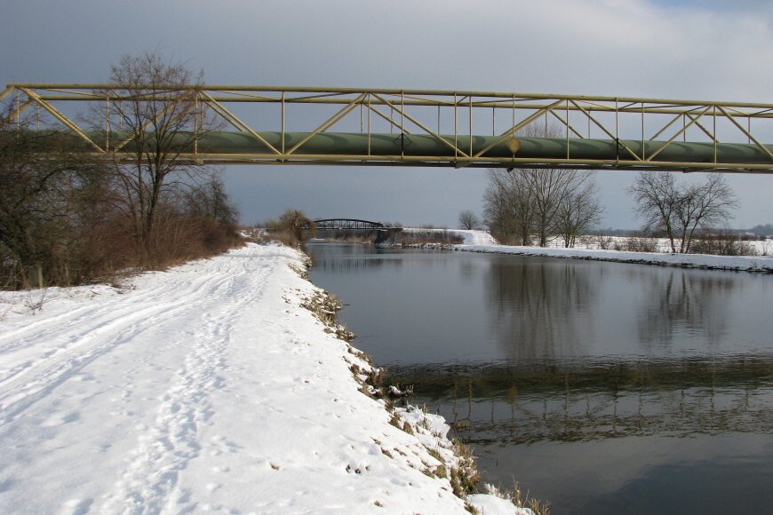 061 Teplovod u Zelčína a Zelčínský most 28.12.2010