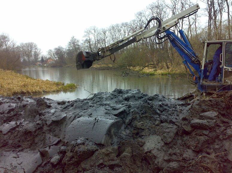 176b Čištění chramostecké tůně 14.3.2008 (foto Petr Zeman)