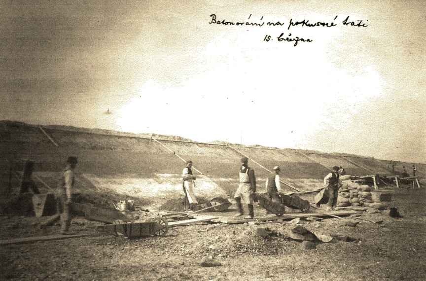 007 Betonování pokusné trati 15.březen 1903